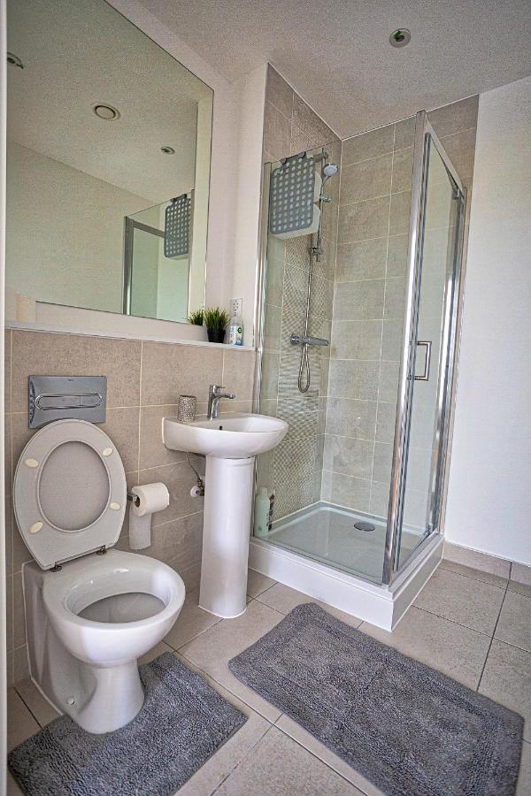 Gillingham One Apartment ภายนอก รูปภาพ